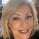 Ella vende quadri online