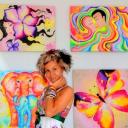 Ragazza Arcobaleno vende quadri online