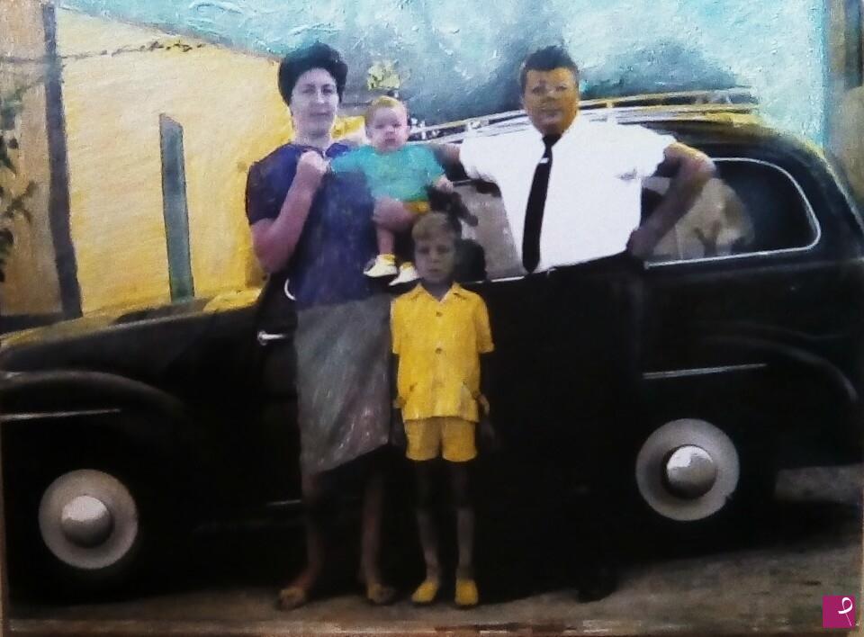 quadri in vendita online - 1963 Gianfranco Del Bove in basso vestito giallo con la famiglia..