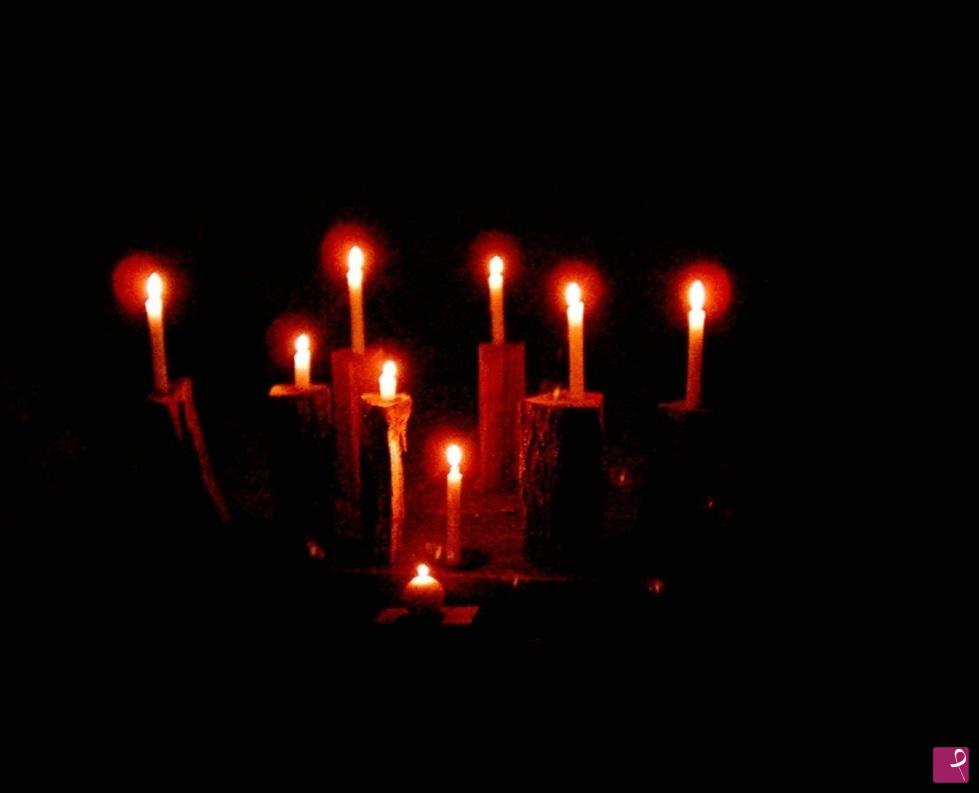 quadri in vendita online - La luce nel buio  disegna una croce distesa