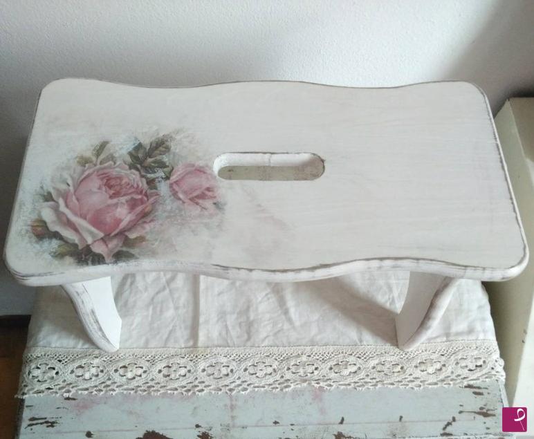 quadri in vendita online - " Le vie en rose "Sgabello Shabby Chic 