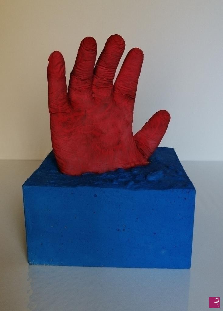 quadri in vendita online - MANO DUE di 12 (15x15x21 cm; OLIO SU CALCESTRUZZO)