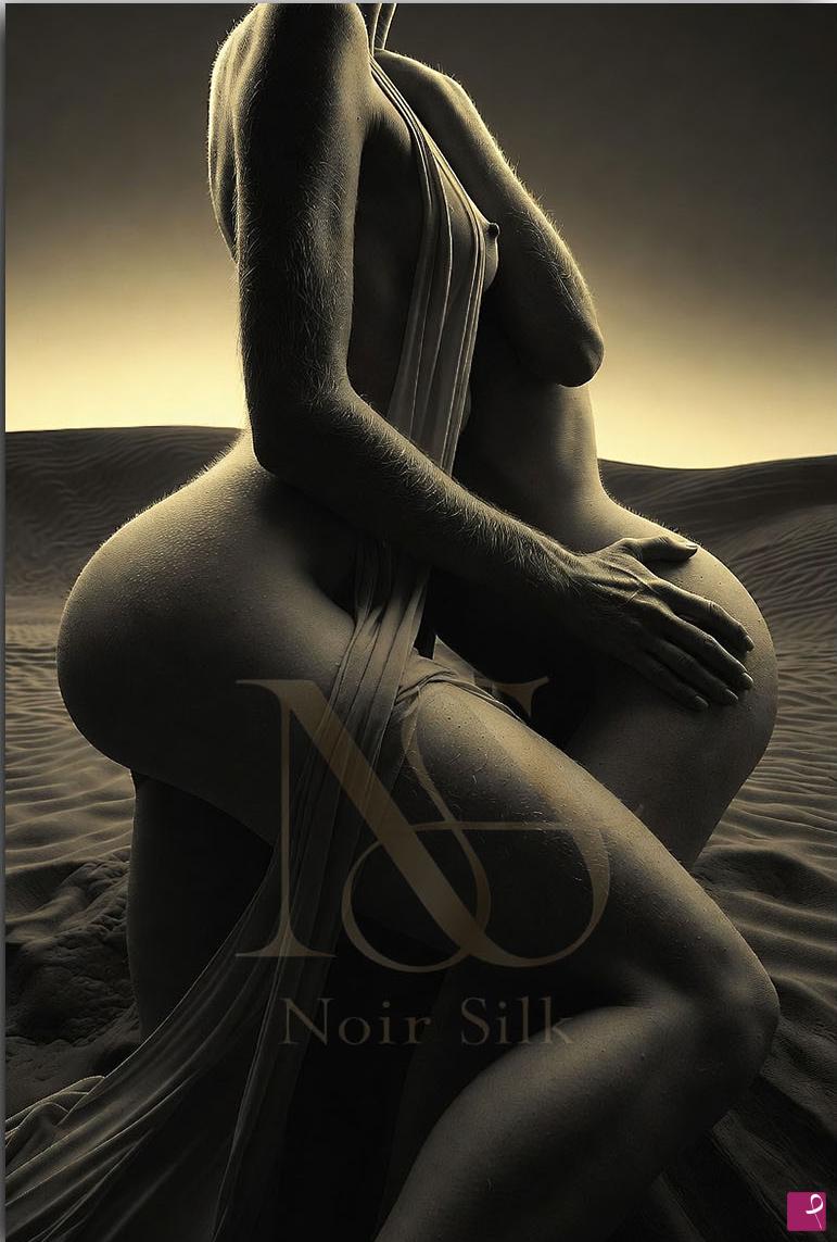 quadri in vendita online - Noir Silk Embrace 4 / 159