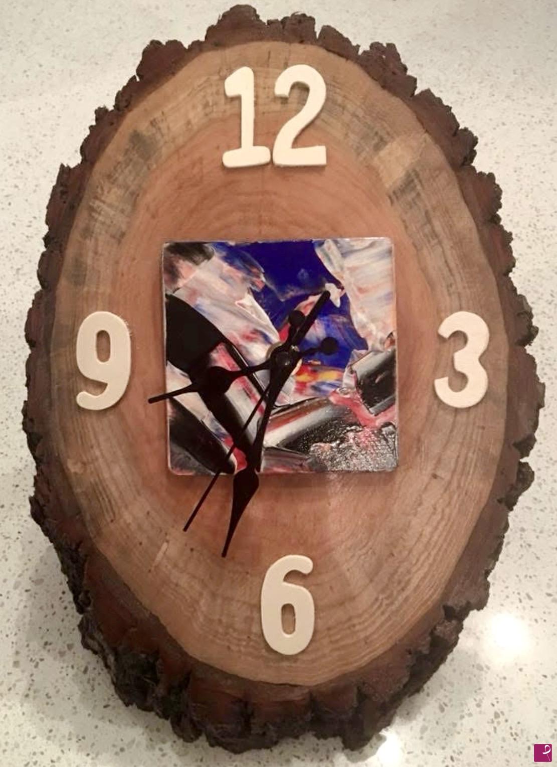 quadri in vendita online - Orologio astratto su ceppo di legno 