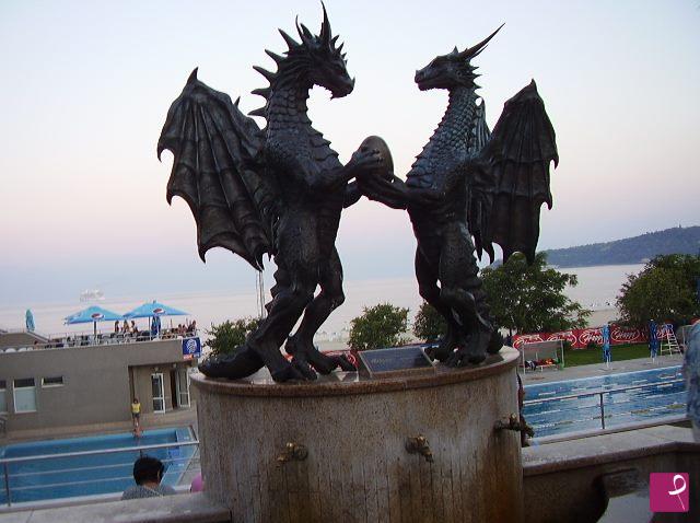 quadri in vendita online - The Dragon`s Fontain