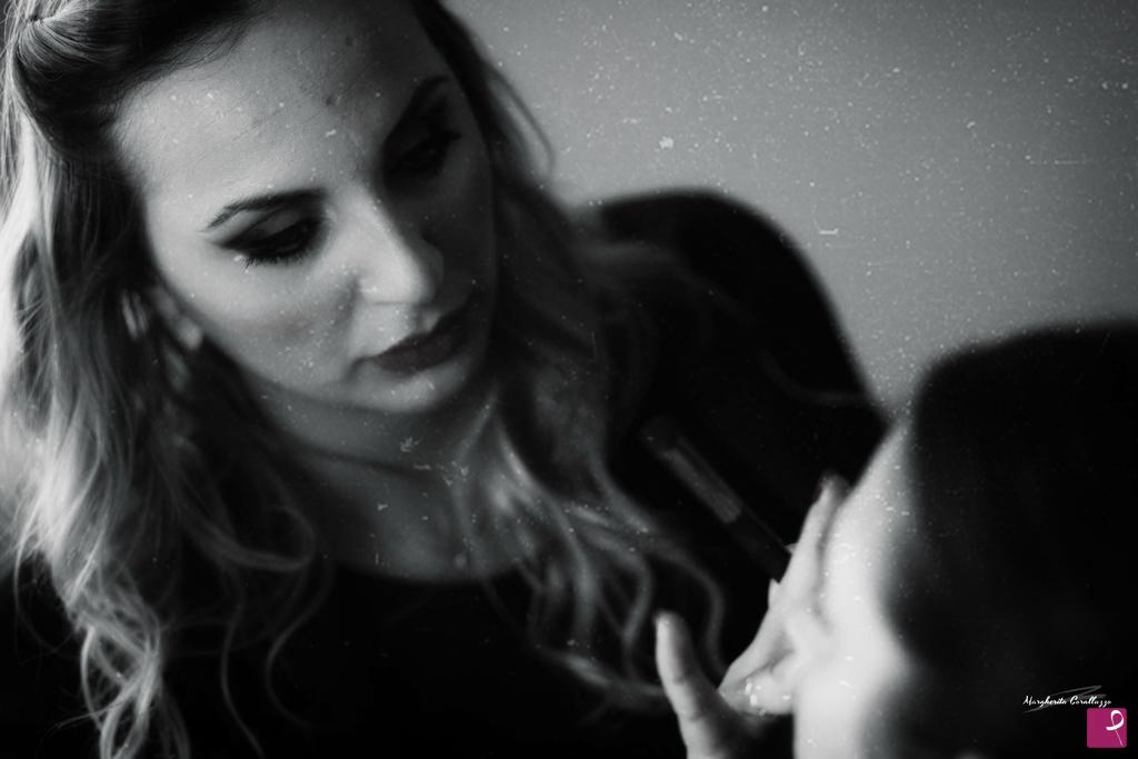 quadri in vendita online - "Truccare in modo accurato gli occhi, è mettere in risalto la personalità di una donna. Si sa che gli occhi sono lo specchio dell'anima"