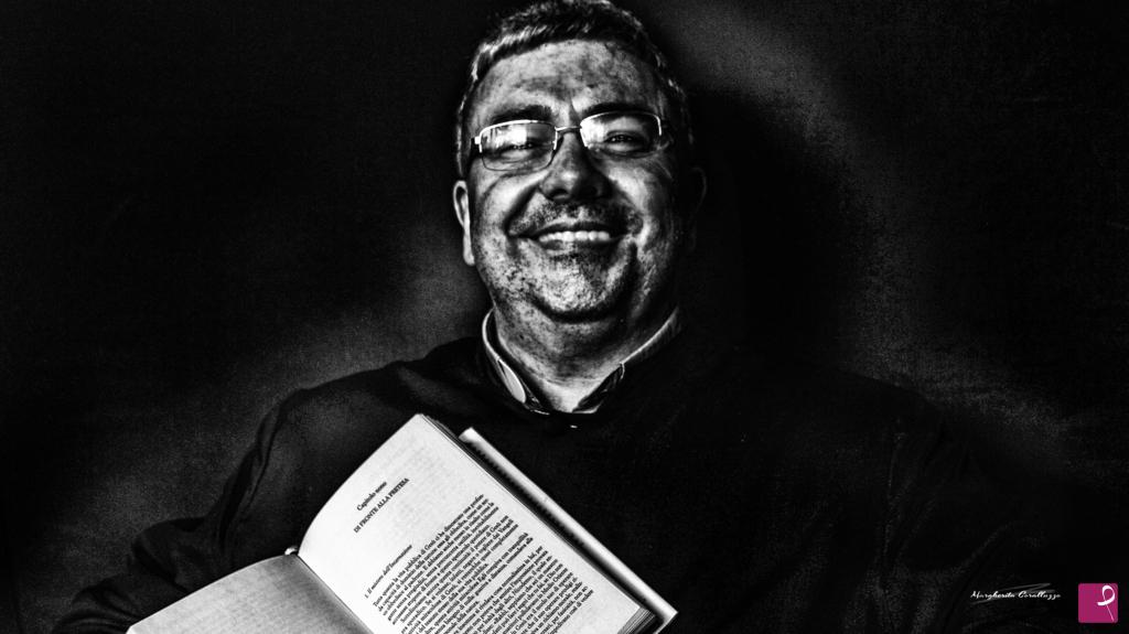 quadri in vendita online - "Un confessionale in cui è presente un sacerdote, in una chiesa vuota, è il simbolo più toccante della pazienza di Dio che attende" -(Joachim Meisner)