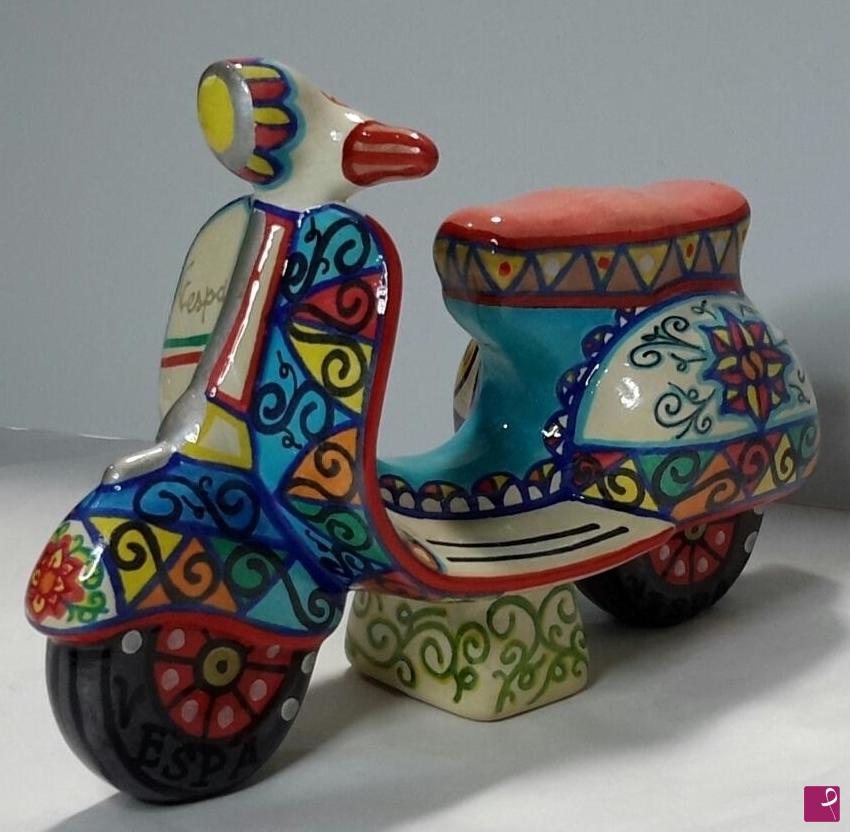 quadri in vendita online - Vespa "Colletion" in ceramica artistica siciliana.
